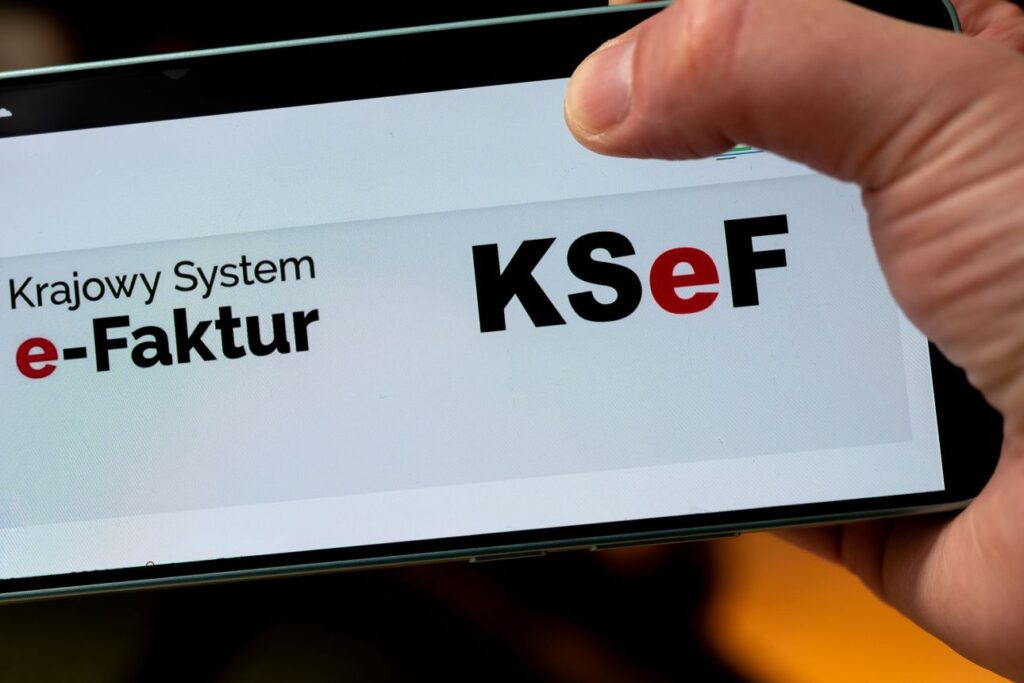 Jak fakturować poza KSeF (konsumenci B2C i klienci zagraniczni), aby program księgowy tego nie zablokował?